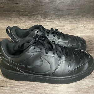 Nike Court Borough Low Leather Youth Trainers in size US 7Y